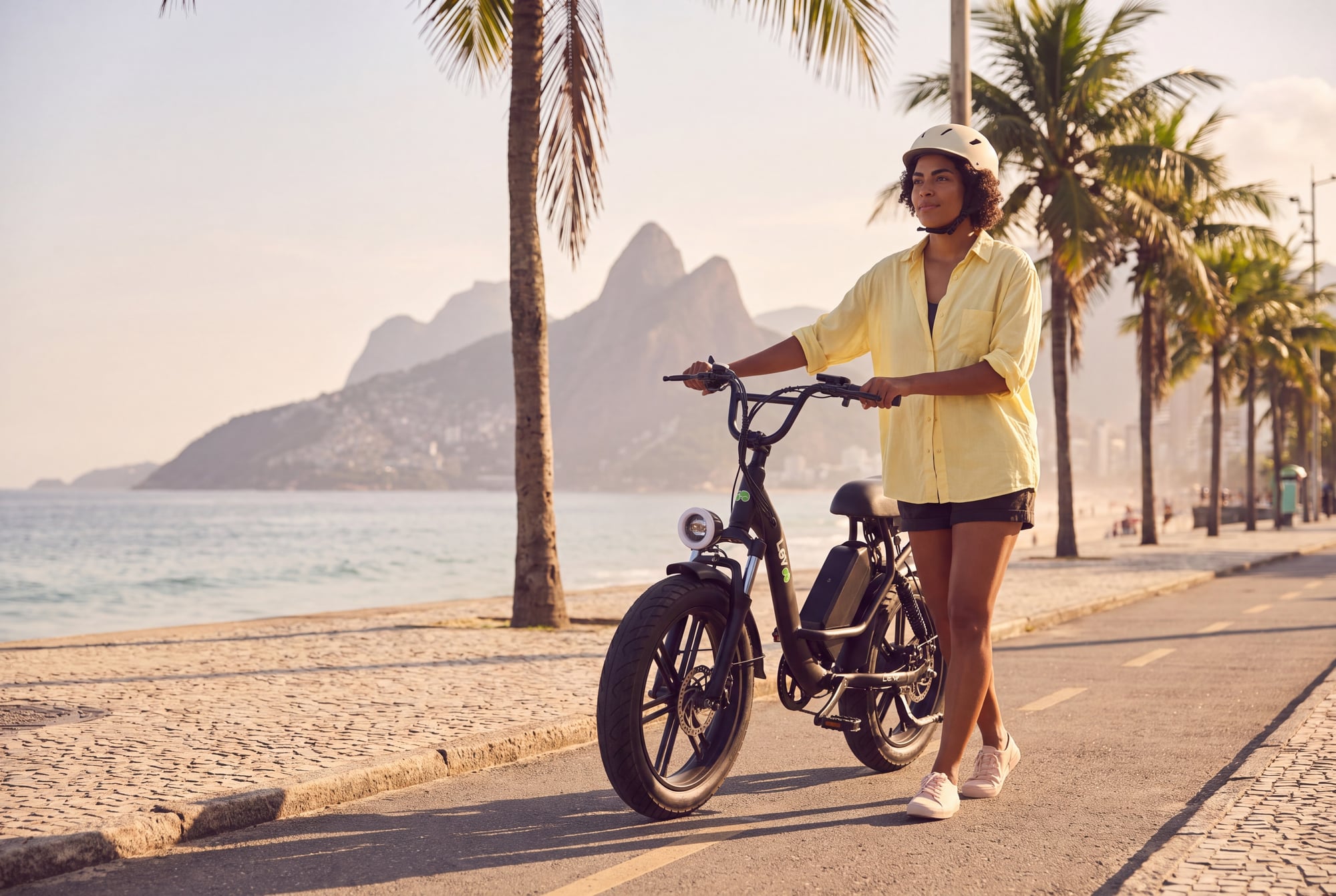 Estudo de campanha: ciclista na orla carioca